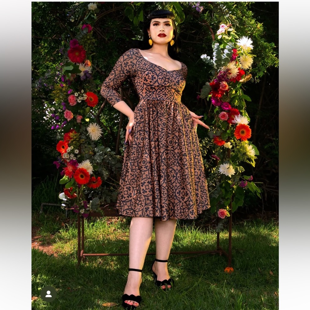 Pinup Couture Priscilla Swing Dress in Gold Medallions Print XL